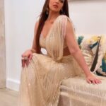 Esha Deol Instagram - Wearing @neeta_lulla @houseofneetalulla HMU @_narendrajadhav_ @fatima_dsouza Reels @bea_nayak @hypenq_pr @palsandpeersentertainment #ED #Saree #AwardsNight #AllGlittersGlows #BinTere #Reels #ReelitFeelIt #Trending #glam #sari #fridaynight #event #lookgood #love #gratitude ♥️🧿