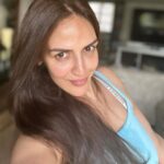Esha Deol Instagram - नया साल नया रंग । Hair colour by my dearest @fatima_dsouza 🫶🏼 #mondayvibes #newhaircolor #style #justlookgood #gratitude ♥️🧿