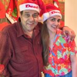Esha Deol Instagram - Merry Christmas 🎄 ♥️🧑🏻‍🎄🎅🏼♥️🧿 @aapkadharam ♥️♥️♥️🧿 @babblewrap_gift we ♥️the Santa टोपी #merrychristmas #santaclaus #love #joy #family #fatherdaughter #mondaymotivation #gratitude ♥️🧿