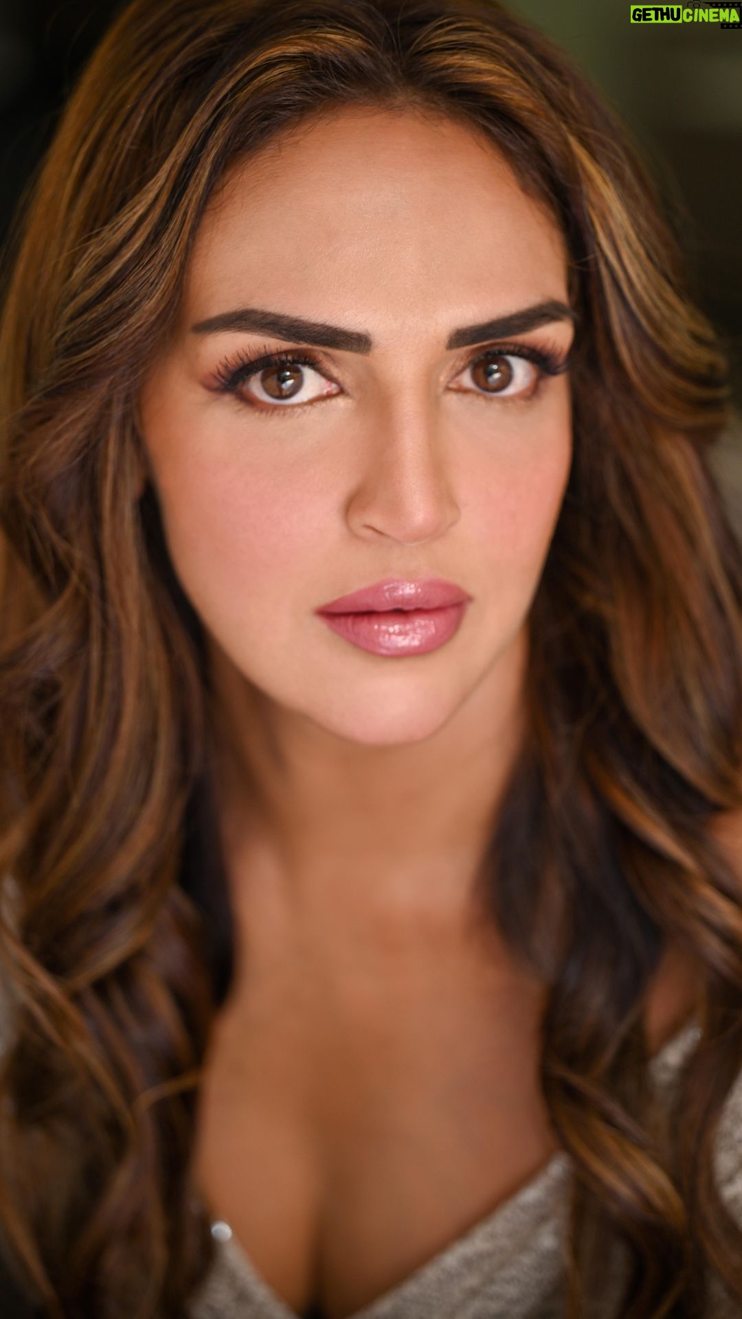 Esha Deol Instagram - BTS 🎈🤍 Photography @tinadehal Makeup @ankitamanwanimakeupandhair Hair @fatima_dsouza Reels @bea_nayak Styled by @imeshadeol #bts #behindthescenes #photoshoot #allwomen #girlpower #bling #glam #weekend #saturday #style #justlookgood #love #gratitude ♥️🧿
