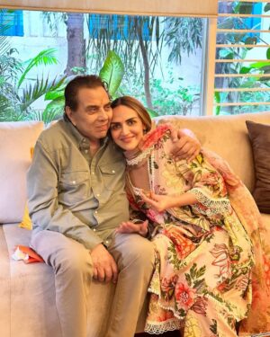 Esha Deol Instagram - Happy birthday my darling papa 🤗😘🧿♥️ love you.. I pray for you to always be happy,healthy & strong 💪🏼♥️🧿👍🏼 I just love you so much 😍🧿 

@aapkadharam #happybirthday #fatherdaughter #happybirthdaydharmendra #loveyou #gratitude ♥️🧿