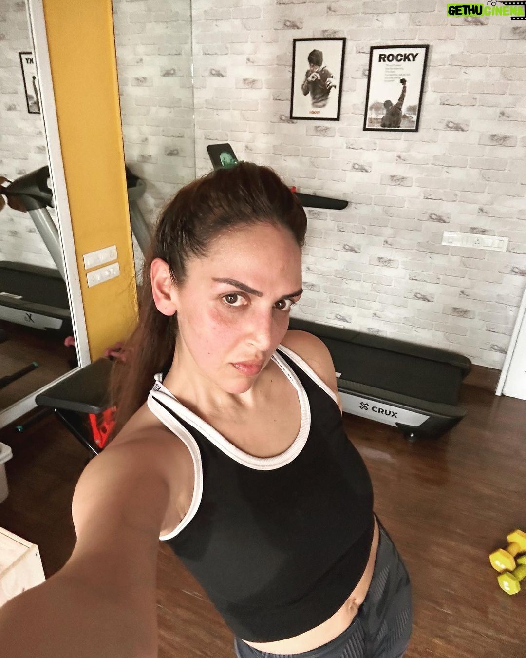 Esha Deol Instagram - At it πͺπΌπ§Ώπ€π₯ with my inspiration on my wall π @officialslystallone β₯οΈ #workout #workoutmotivation #goforit #eshasfavhomespot #lovewhatyoudo #stayfocused #gratitude β₯οΈπ§Ώ