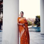Esha Gupta Instagram – एक चेहरा है जो आँखों में बसा रहता है
इक तसव्वुर है जो तन्हा नहीं होने देता

नानी की साड़ी
Jewels @amarisbyprernarajpal 
Photographed by @luvechristianjournal 
Hmu by me
#chitrabhartifilmfestival Panchkula  Haryana India