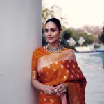 Esha Gupta Instagram – एक चेहरा है जो आँखों में बसा रहता है
इक तसव्वुर है जो तन्हा नहीं होने देता

नानी की साड़ी
Jewels @amarisbyprernarajpal 
Photographed by @luvechristianjournal 
Hmu by me
#chitrabhartifilmfestival Panchkula  Haryana India
