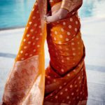 Esha Gupta Instagram - एक चेहरा है जो आँखों में बसा रहता है इक तसव्वुर है जो तन्हा नहीं होने देता नानी की साड़ी Jewels @amarisbyprernarajpal Photographed by @luvechristianjournal Hmu by me #chitrabhartifilmfestival Panchkula Haryana India