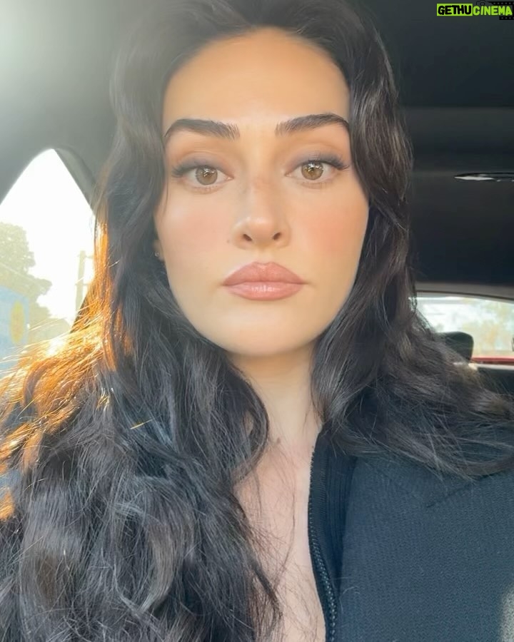 Esra Bilgiç Instagram -