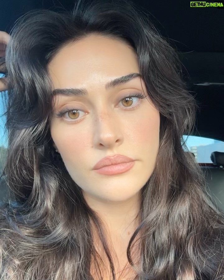 Esra Bilgiç Instagram -