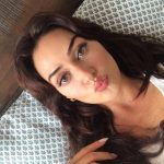 Esra Bilgiç Instagram -