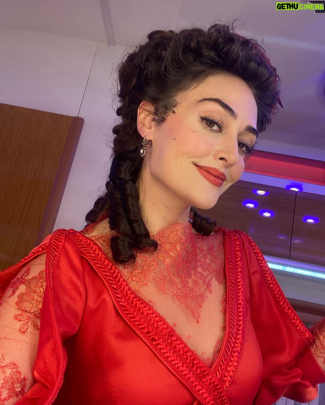 Esra Bilgiç Instagram - “ATATÜRK 1881-1919” ATATÜRK 1. filmin tamamı şimdi sinemalarda! (ATATÜRK - 2. film: 5 Ocak 2024’te Türkiye’de tüm sinemalarda ve 30 ülkede gösterime girecek.) @lanistarmedia #MehmetAdaÖztekin