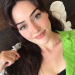 Esra Bilgiç Instagram -