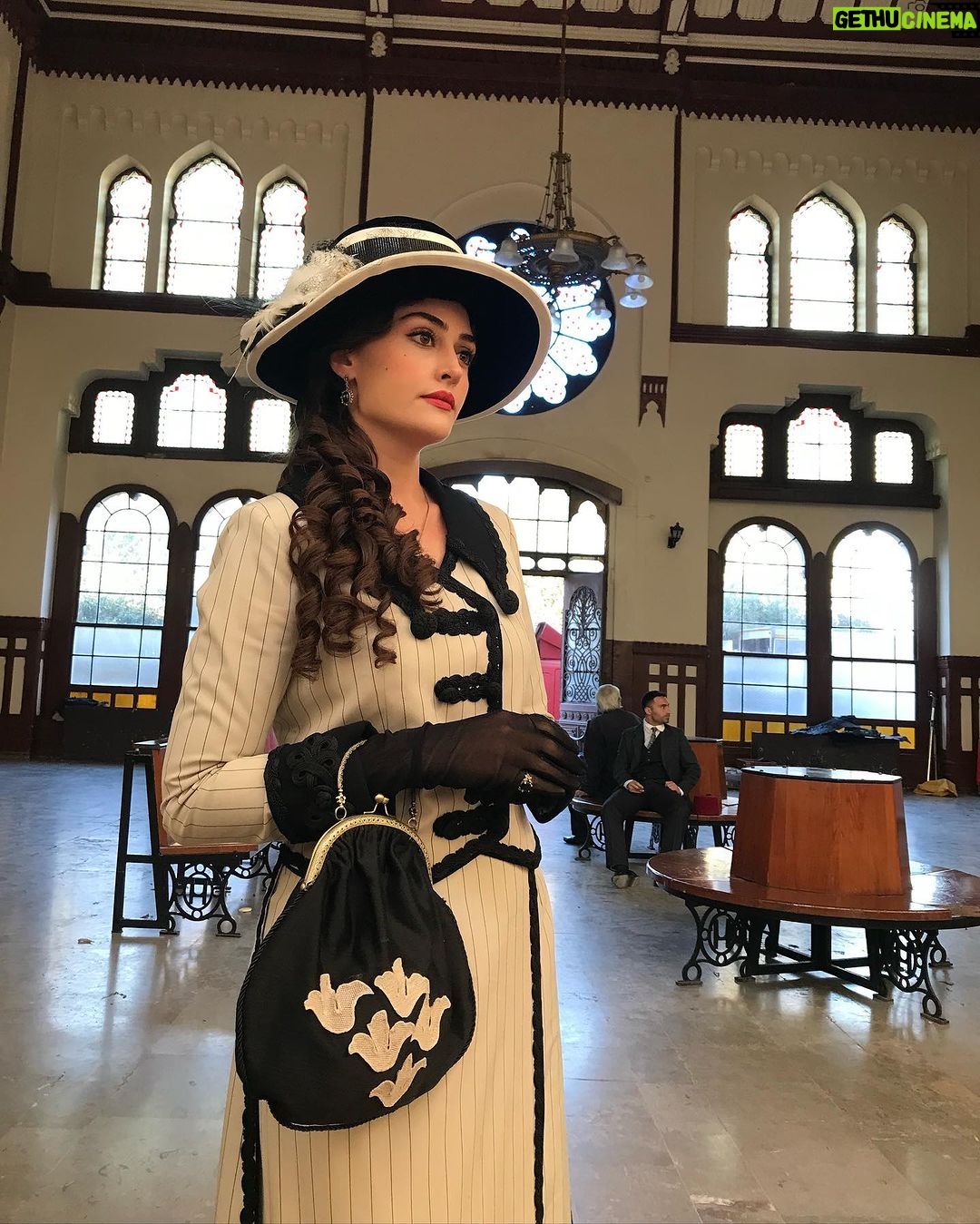 Esra Bilgiç Instagram - “ATATÜRK 1881-1919” ATATÜRK 1. filmin tamamı şimdi sinemalarda! (ATATÜRK - 2. film: 5 Ocak 2024’te Türkiye’de tüm sinemalarda ve 30 ülkede gösterime girecek.) @lanistarmedia #MehmetAdaÖztekin