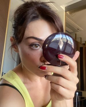 Esra Bilgiç Instagram - 🍅