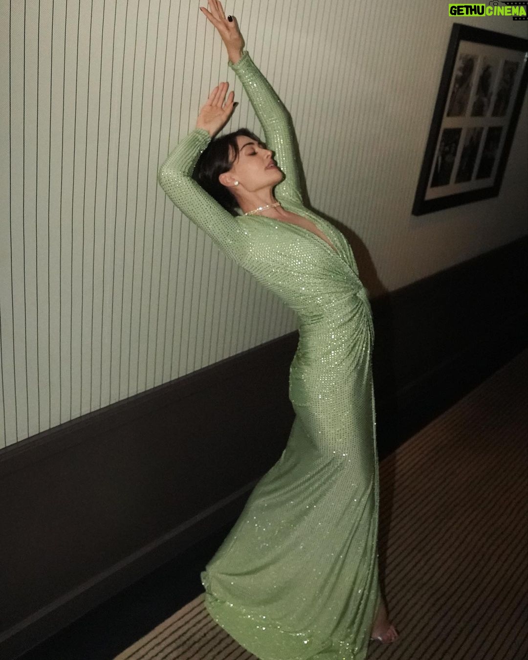 Esra Bilgiç Instagram - @cengizakturkofficial 💚 Hôtel Barrière Le Majestic Cannes