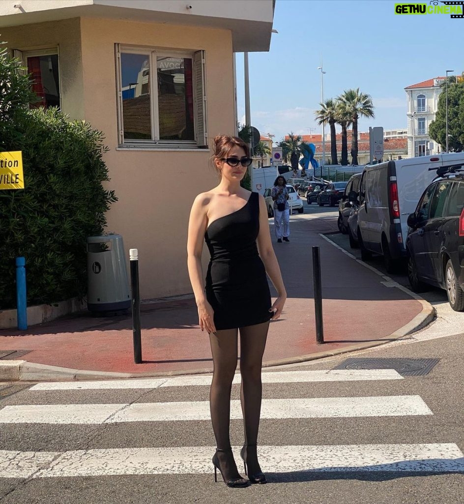 Esra Bilgiç Instagram - #cannesfilmfestival Cannes - Plage De La Croisette