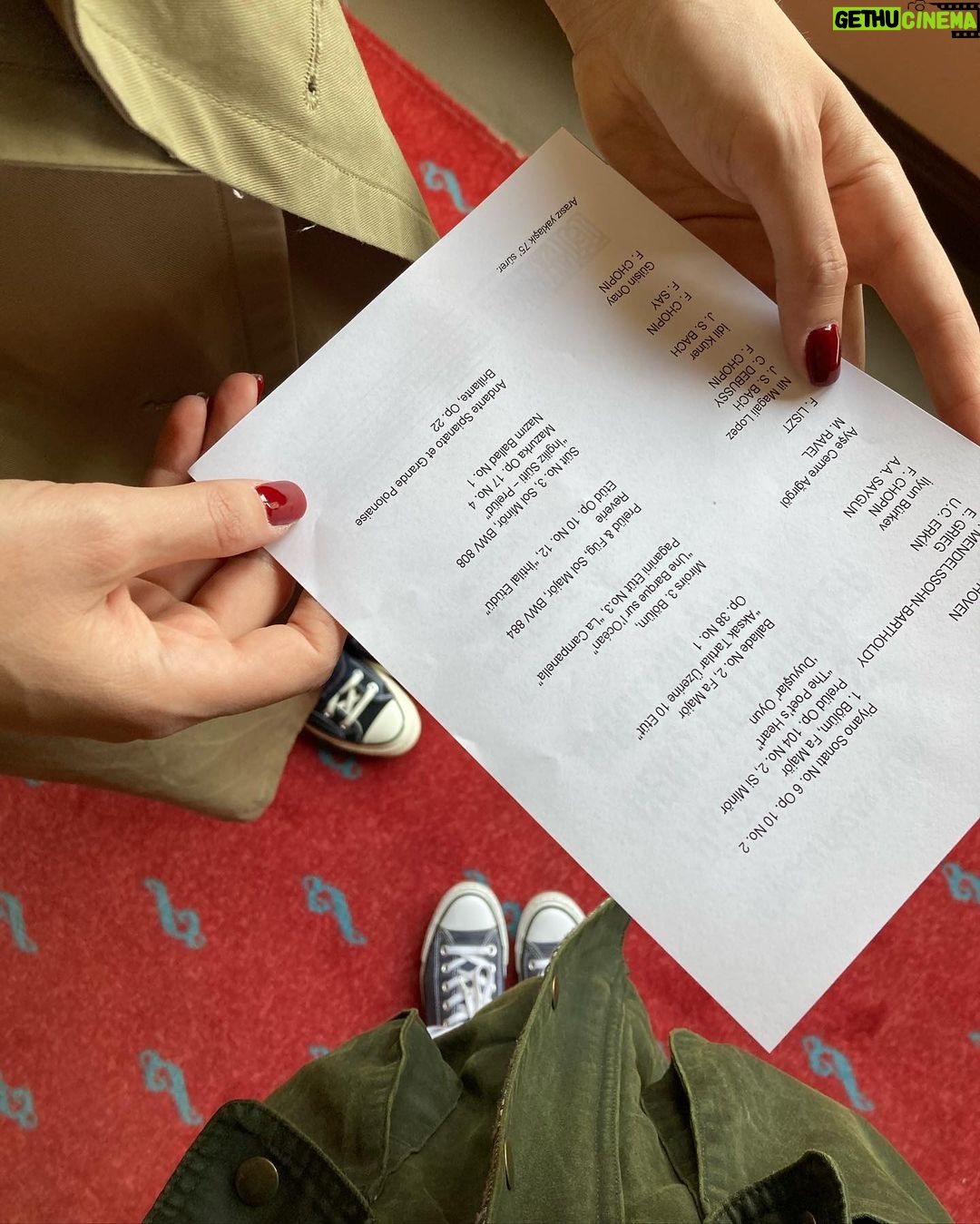 Esra Bilgiç Instagram - Pazar günü, Süreyya Operası.