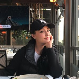 Esra Bilgiç Instagram - #collegegirl 📸: @aliblgicc