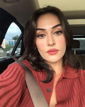 Esra Bilgiç Instagram - ❤️