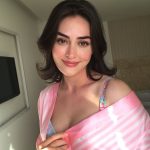 Esra Bilgiç Instagram - Meme Kanseri Farkındalık Ayında, @victoriassecretturkiye , @kadinkanserleri derneği ile birlikte çok değerli bir projeyi hayata geçirdi. Ekim ayı boyunca Victoria’s Secret mağazalarından aldığınız her sütyen ile 200 ihtiyaç sahibi kadının mamografi çektirmesine destek olacaksınız. 💖 #victoriassecret