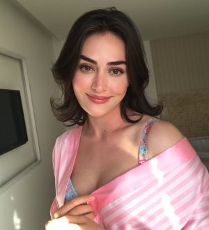 Esra Bilgiç Instagram - Meme Kanseri Farkındalık Ayında, @victoriassecretturkiye , @kadinkanserleri derneği ile birlikte çok değerli bir projeyi hayata geçirdi. Ekim ayı boyunca Victoria’s Secret mağazalarından aldığınız her sütyen ile 200 ihtiyaç sahibi kadının mamografi çektirmesine destek olacaksınız. 💖 #victoriassecret