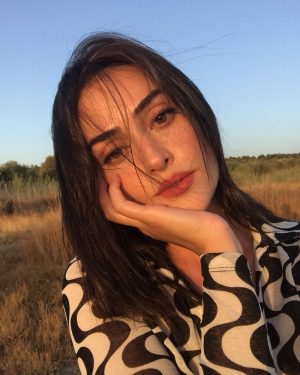 Esra Bilgiç Instagram - 🤍