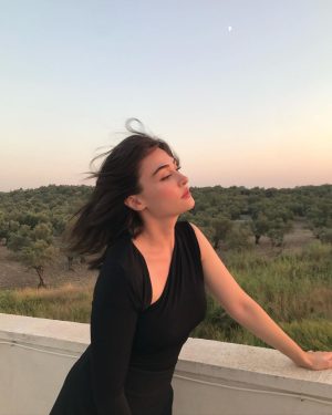 Esra Bilgiç Instagram - 🌓