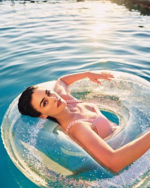 Esra Bilgiç Instagram - @instyleturkiye @flormarturkiye 🥽🐠