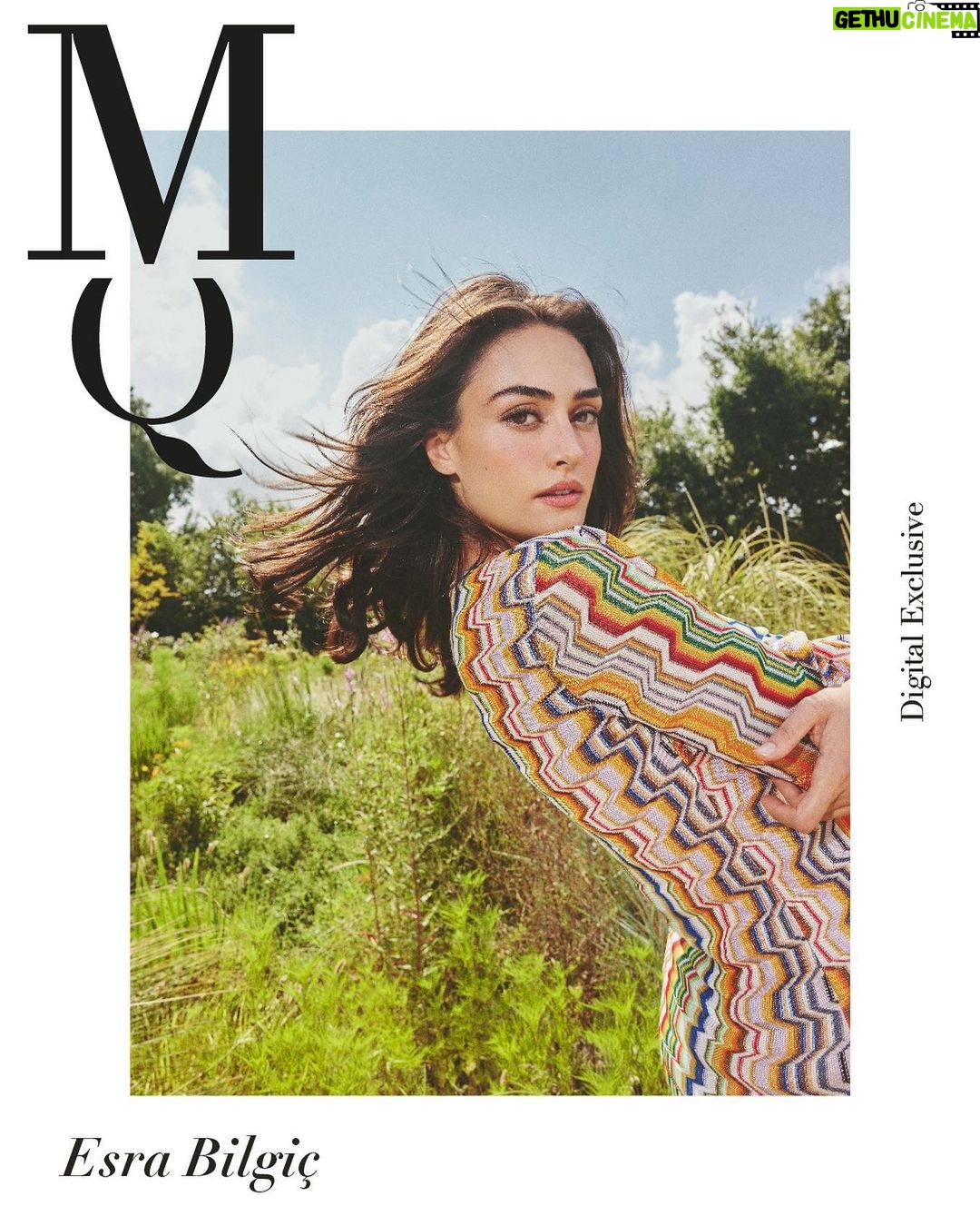 Esra Bilgiç Instagram - Muhteşem bir çekimdi. 🥂 @magnetquarterly Bu fotoğraf çekimi sayesinde çalışma fırsatı yakaladığım çok yetenekli ekip arkadaşlarıma, değerli @magnetquarterly ailesine ve @herbalessencesturkiye ‘ye çok teşekkür ederim. 💚 #MagnetQuarterly #MQDE #YumuşaklığıHisset #herbalessencestürkiye Genel Yayın Yönetmeni/Editor in Chief: @iremsent & @selimcancelik Dijital İçerikler Direktörü/Digital Content Director: @gokinunal Yayın Direktörü/Publication Director: @timurcanersoy Sosyal Medya Editörü/Social Media Editor: @bilunatikkan Fotoğraf/Photography: @karademirburcu Fotoğraf Asistanları/Photography Assistants: @ffurkanirmak @dogukan.cenik Styling: @ibrahimduman.id Styling Asistanı/Styling Assistant: @zemjafarova Saç/Hair: @mutluahmet.sinan Makyaj/Makeup: @hazalocal Makyaj Asistanı/Makeup Assistant: @ceydaausdu Prodüksiyon/Production: @okanoktayy Prodüksiyon Asistanı/Production Assistant: @bilunatikkan