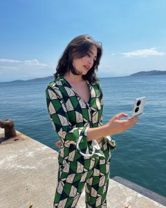 Esra Bilgiç Instagram -