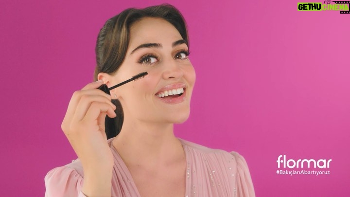 Esra Bilgiç Instagram - Big’N Bold ile bakışları abartıyoruz! Big’N Bold Mascara, Volume, Lengthening ve Waterproof seçenekleri ile hacmi, uzunluğu ve kalıcılığı abartmaya geliyor! #BakislariAbartiyoruz #Flormar #FlormarTurkiye