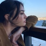 Esra Bilgiç Instagram –