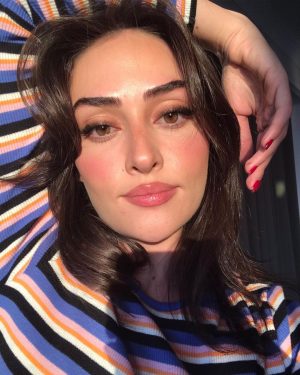 Esra Bilgiç Instagram - ♥️