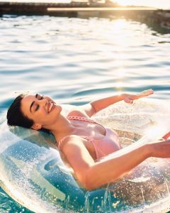 Esra Bilgiç Instagram - @instyleturkiye @flormarturkiye 🥽🐠