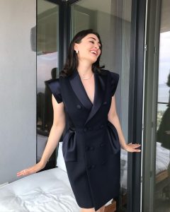 Esra Bilgiç Instagram -