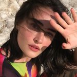 Esra Bilgiç Instagram -
