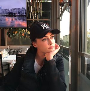 Esra Bilgiç Instagram - #collegegirl 📸: @aliblgicc