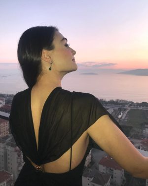 Esra Bilgiç Instagram - 