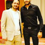Essam Elsakka Instagram - احتفالية صناع وابطال مسلسل وسط البلد ب توقيع الجزء الثاني من المسلسل ربنا يكتب لنا التوفيق والنجاح ✌️✌️💚 #وسط_البلد @mbcmasrtv. @shahid.vod