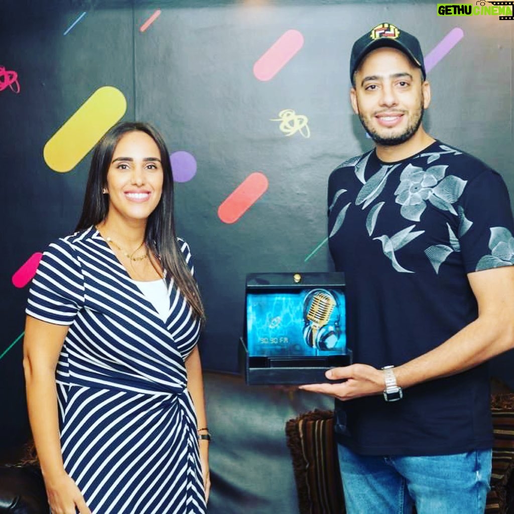Essam Elsakka Instagram - شكر راديو ٩٠٩٠ و شكرا المذيعة الشاطرة المتألقة فاطمة مصطفي …. الحمد لله 🤲❤️ @elradio9090