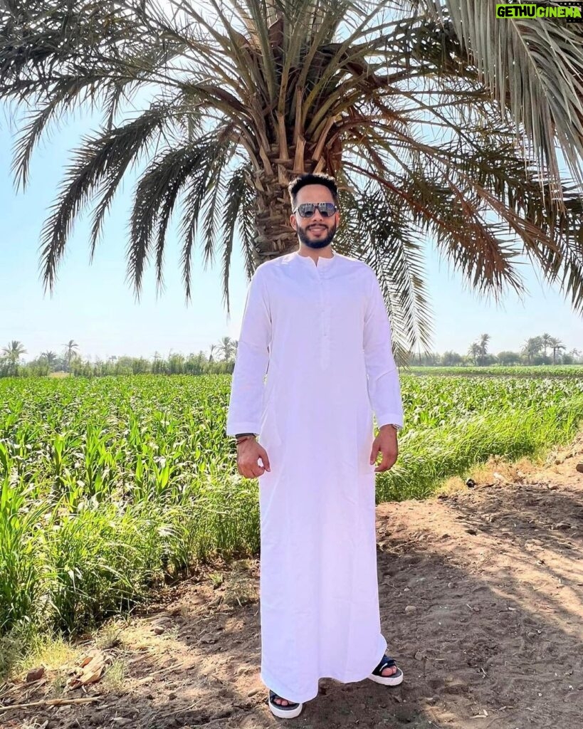 Essam Elsakka Instagram - عيد سعيد كله خير ورضا وسعاده وستر مافيش احلي من العيد وسط اهلي وحبايبي ❤❤❤