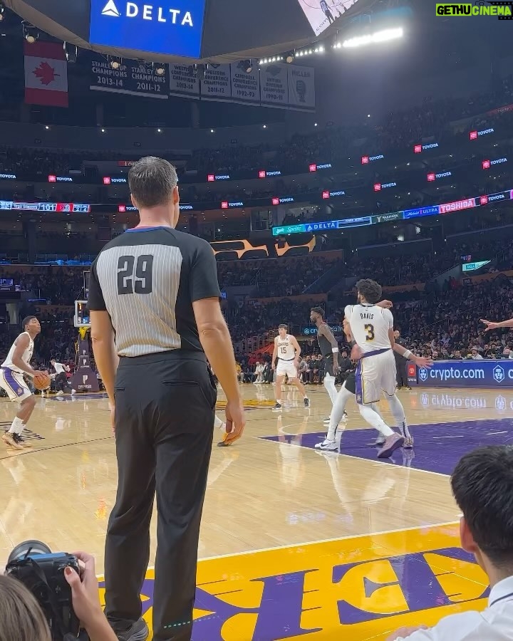 Esteban Ocon Instagram - That was cool 🏀 @kingjames Los Angeles, California