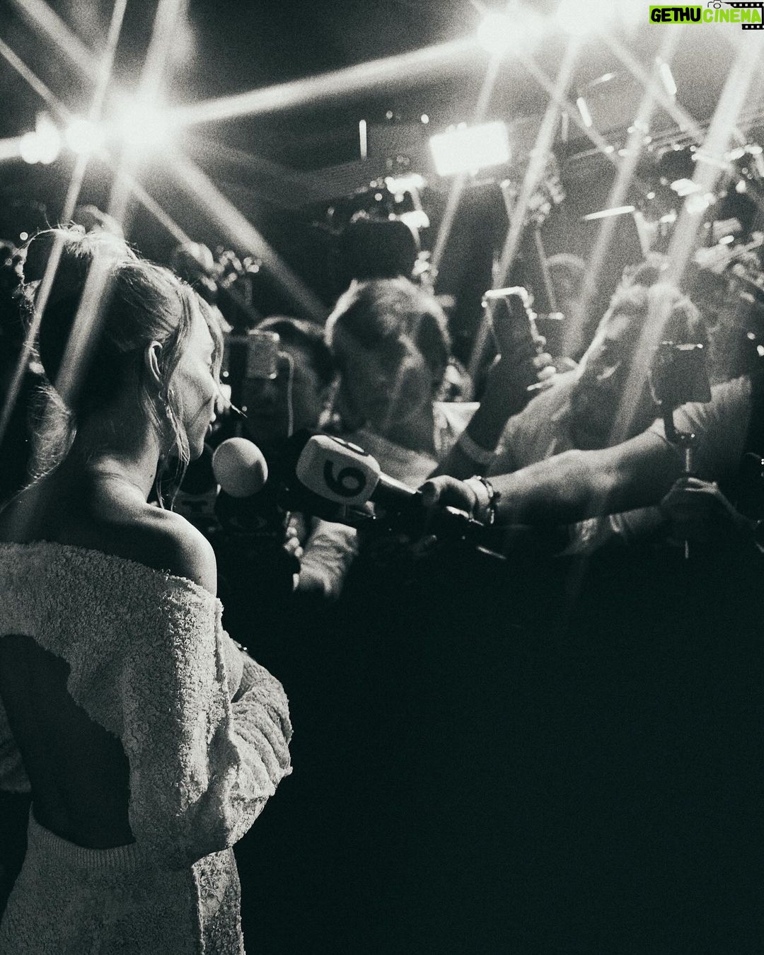 Ester Expósito Instagram - Los bandidos se acercan…🤍 Mexico City, Mexico