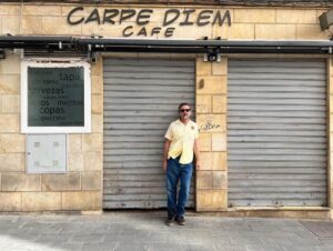 Ethan Hawke Instagram - Seize the day boys, Dead Poet alive and well in Spain.