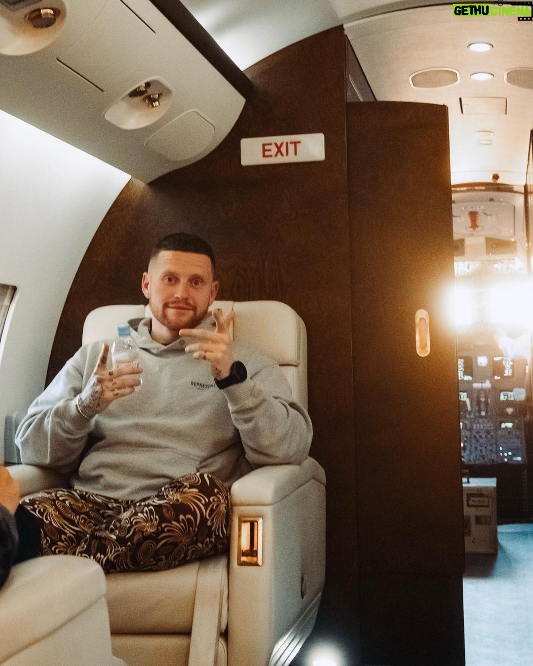 Ethan Payne Instagram - ‘Bout to catch another flight ✈️ 📸 @johnnybts London, United Kingdom