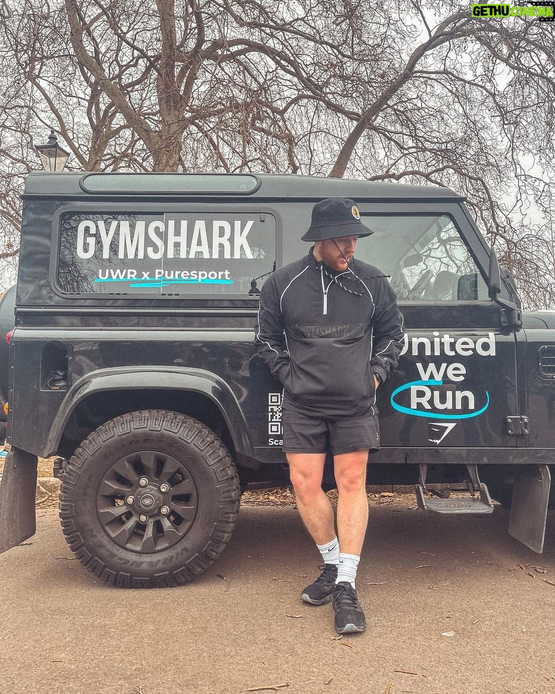 Ethan Payne Instagram - back on the road 🏃🛣 big thanks to the @gymshark x PureSport run club, full outfit is in the link in my bio #ad 📌 London, United Kingdom