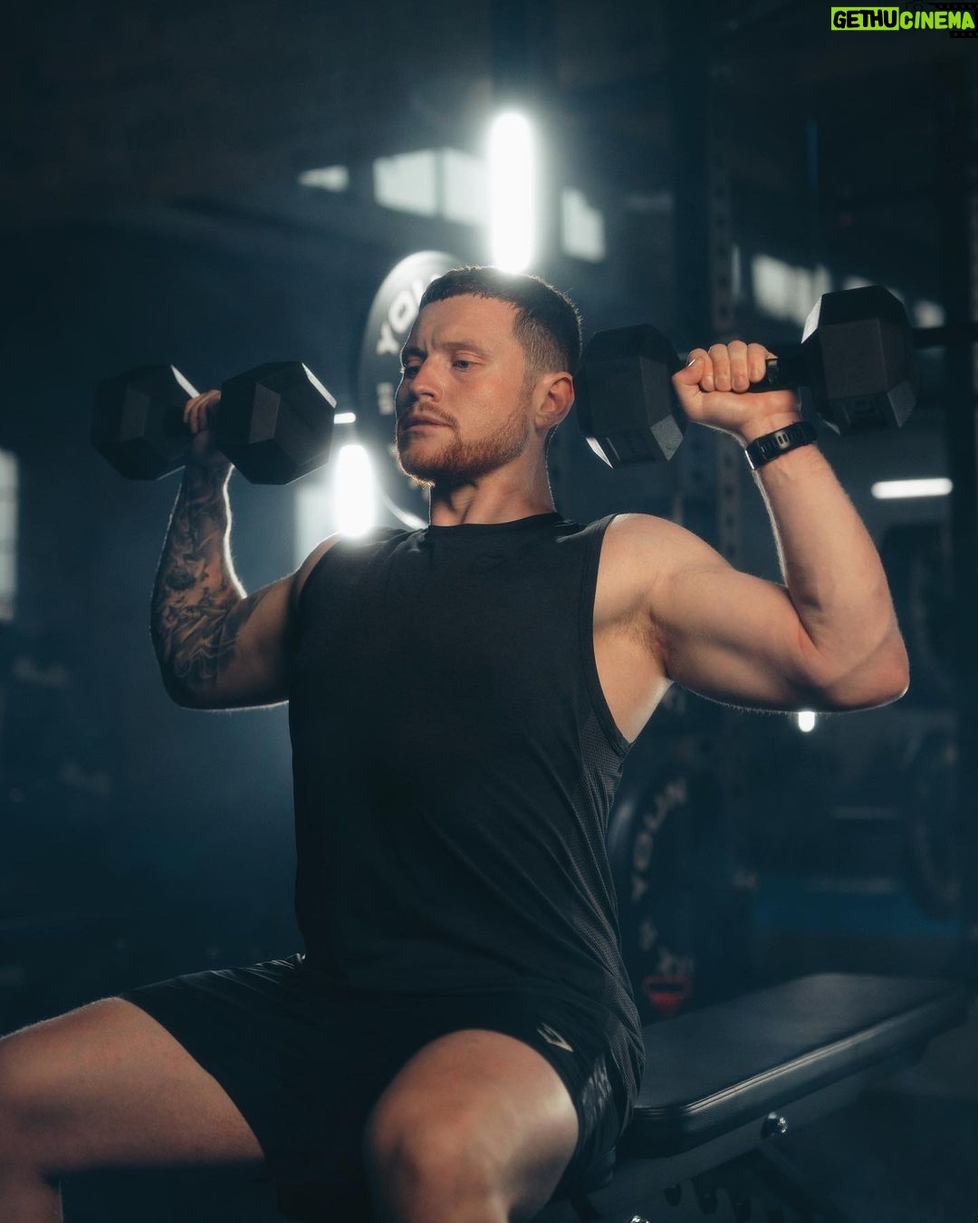 Ethan Payne Instagram - Bulking season just got even better, @bulk is up to 80% OFF everything. You heard correctly, use the link in my bio to shop for your favourite products & supplements to keep the progress flying ⚡️ You can use code ‘BEHZINGA’ to get a further discount #AD 💪🏻 London, United Kingdom