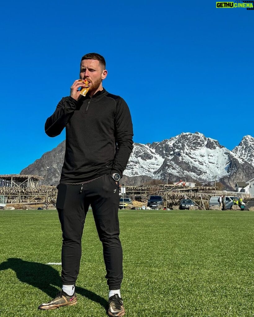 Ethan Payne Instagram - man mountain @gymshark Henningsvær, Norway