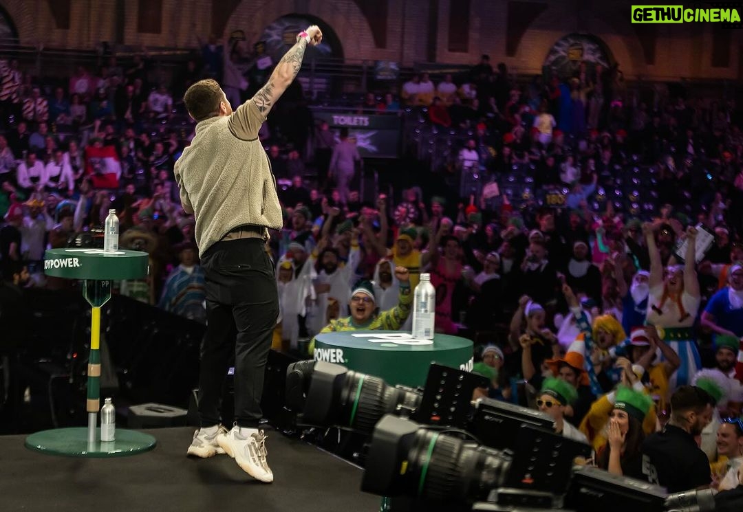 Ethan Payne Instagram - @behzingagram the first winner on the Ally Pally stage this evening! ⚒️ Alexandra Palace