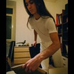 Ethan Torchio Instagram - Io, i miei pantaloni, e il caos. #quarantethan