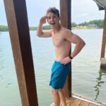Ethan Wacker Instagram - Lake day w the fam #shotbymom