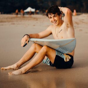 Ethan Wacker Instagram - When in Hawaii, you kinda have to surf 🏄🏼‍♂️. Don’t let these pics fool you tho, I’m so bad at it 😭😂